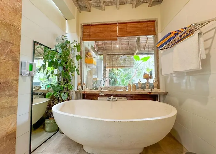 With Private Pool, Great Location *